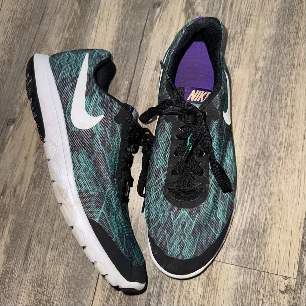 Nike Women's Black and Teal Running Shoes